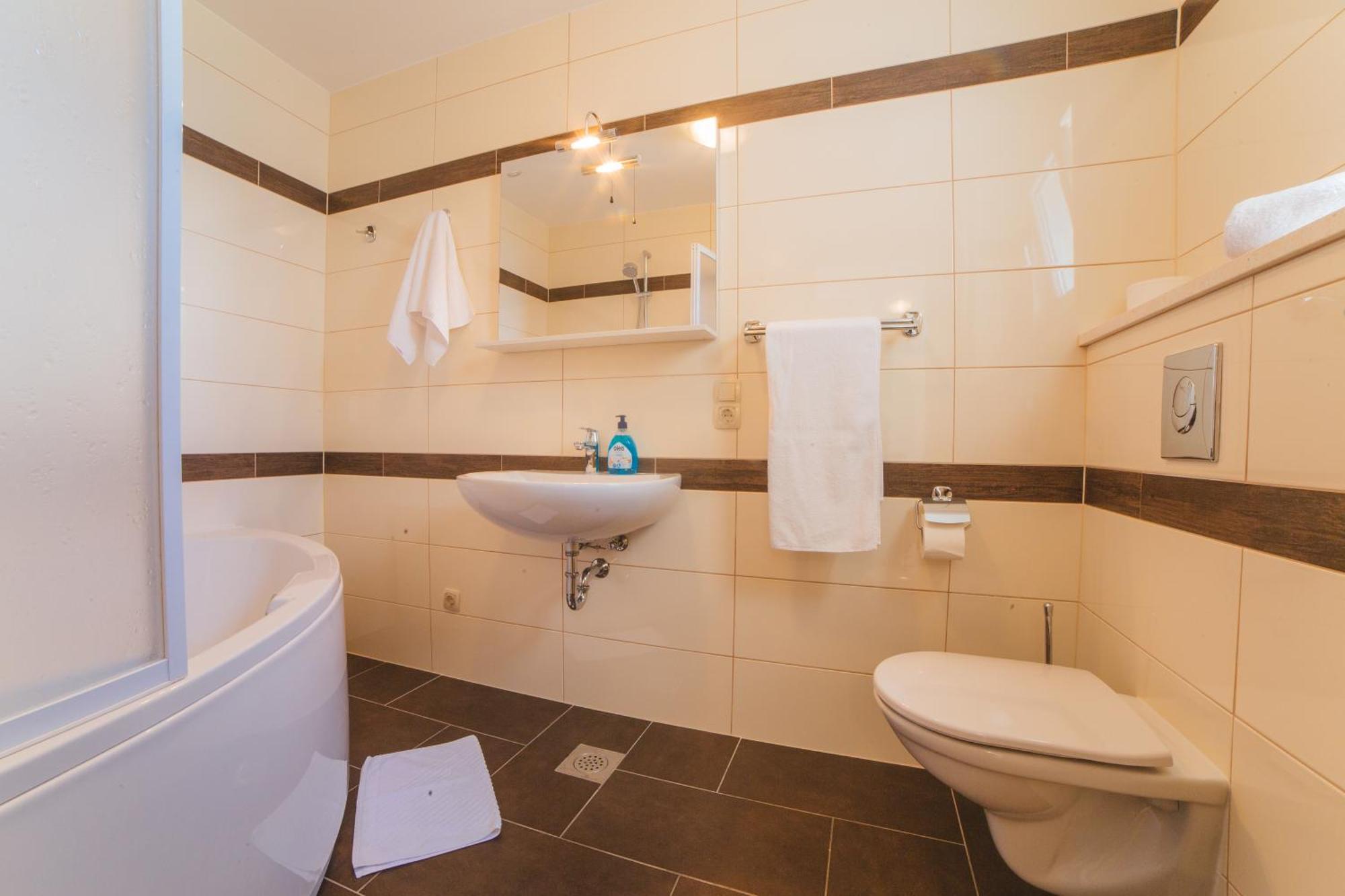 Apartments Sea View Омиш Экстерьер фото