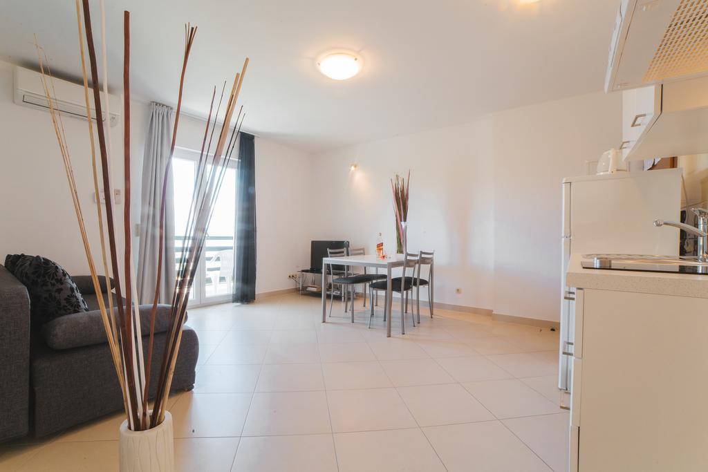 Apartments Sea View Омиш Экстерьер фото