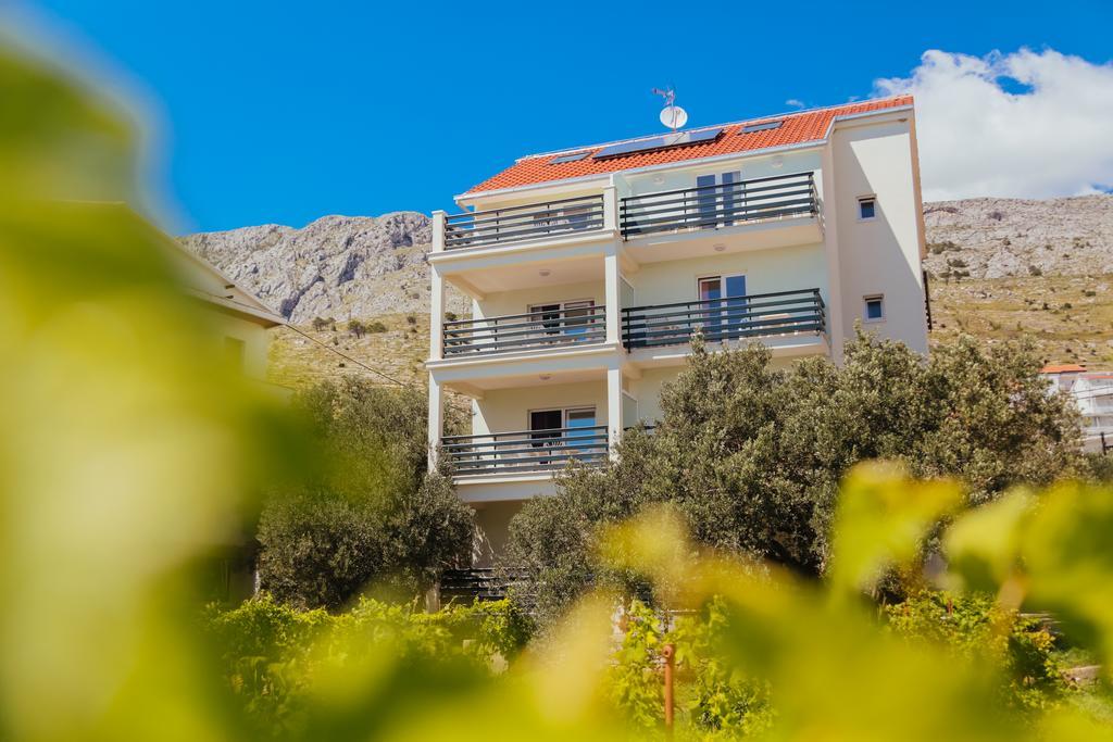 Apartments Sea View Омиш Экстерьер фото